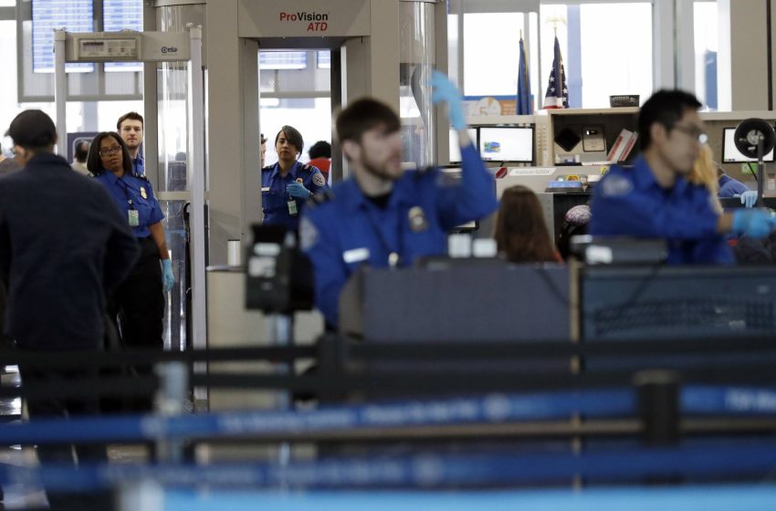  TSA agents see partial paychecks