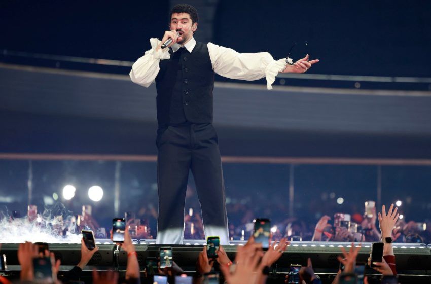  Bad Bunny Performs His First-Ever Concert in Japan: Review