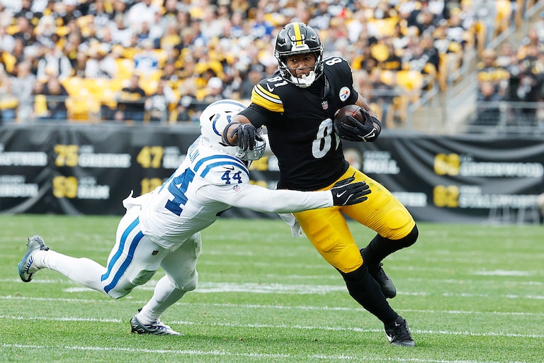 Former Pittsburgh Steelers tight end Jonnu Smith is tackled by former Indianapolis Colts linebacker Zaire Franklin  in Week 9.