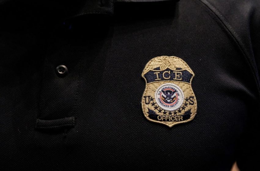  Trump says he will order federal immigration officers to help with airport security unless Democrats end shutdown