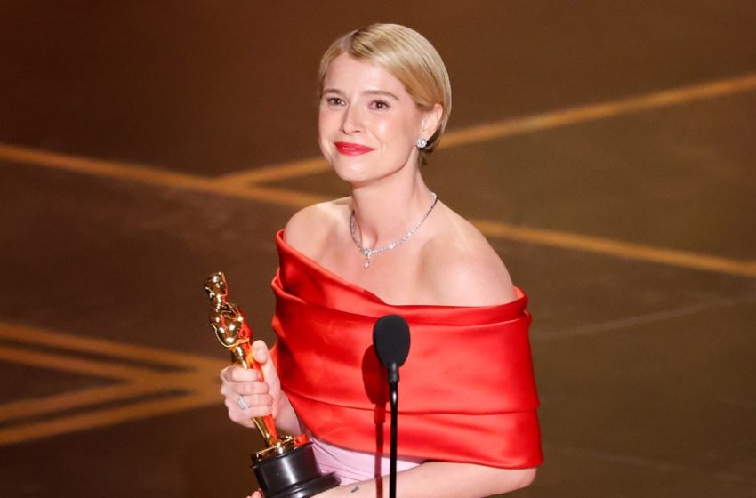  Ireland Reacts to Jessie Buckley’s ‘Historic’ Oscars Best Actress Win