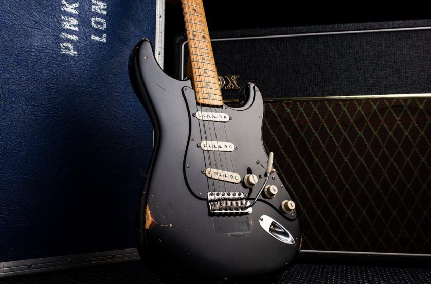  David Gilmour’s Strat smashes record for most expensive guitar