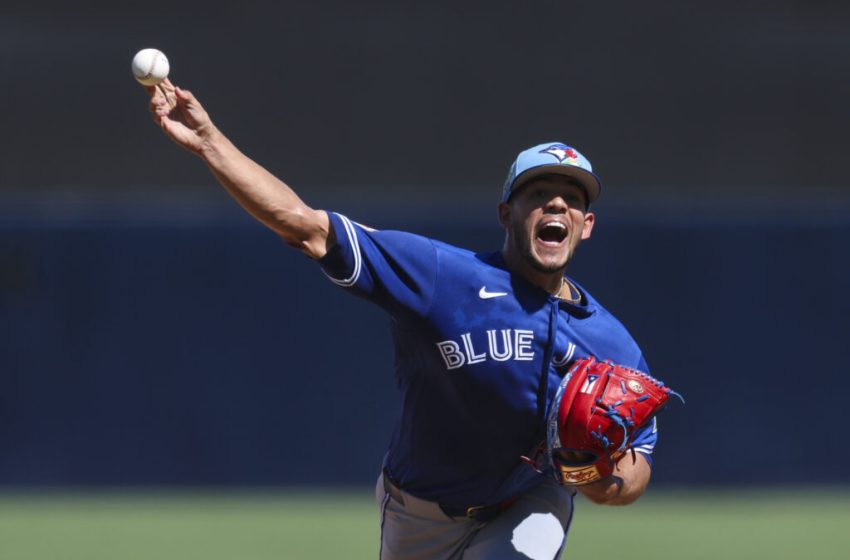  José Berríos Visiting Specialist Due To Elbow Inflammation