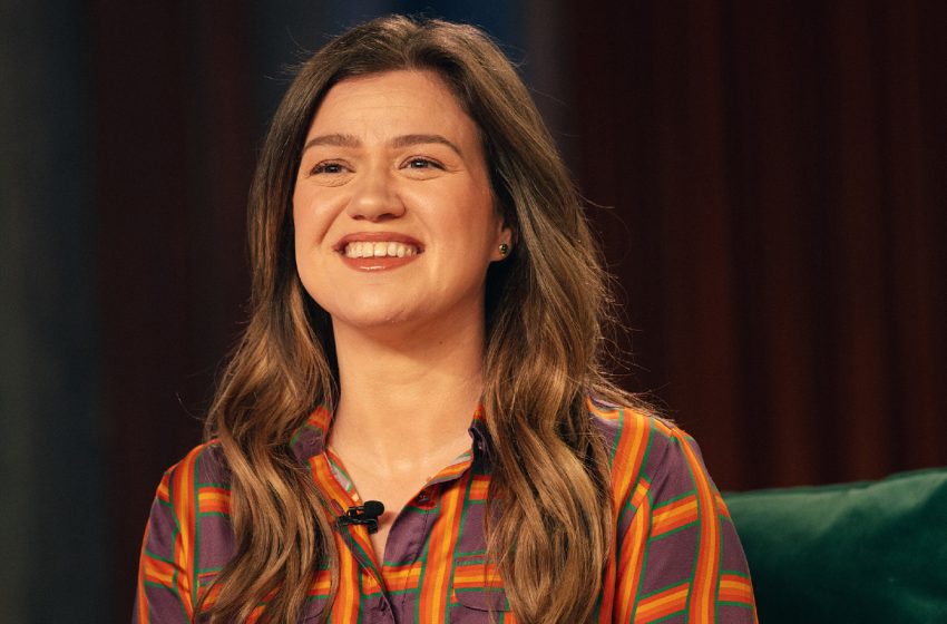  Kelly Clarkson Says ‘American Idol’ Wasn’t Honest About the Winner’s Prize: “They Lied”