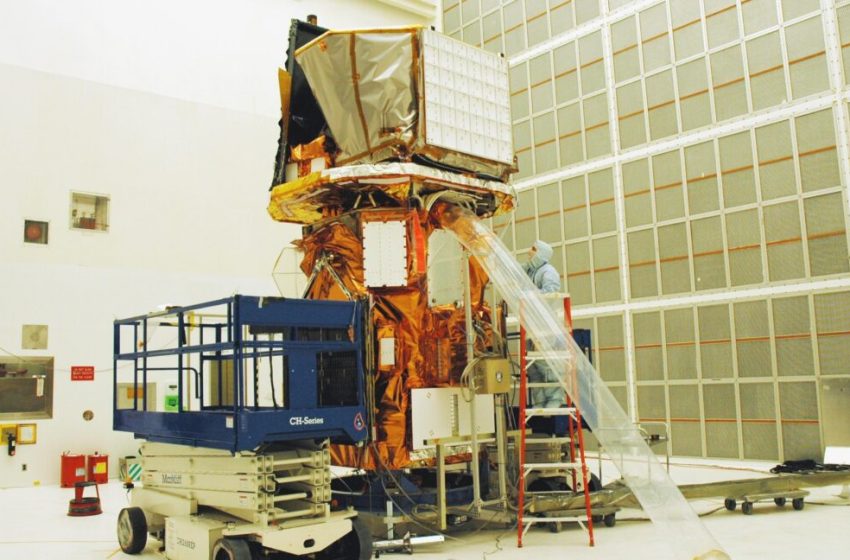  A unique NASA satellite is falling out of orbit—this team is trying to rescue it