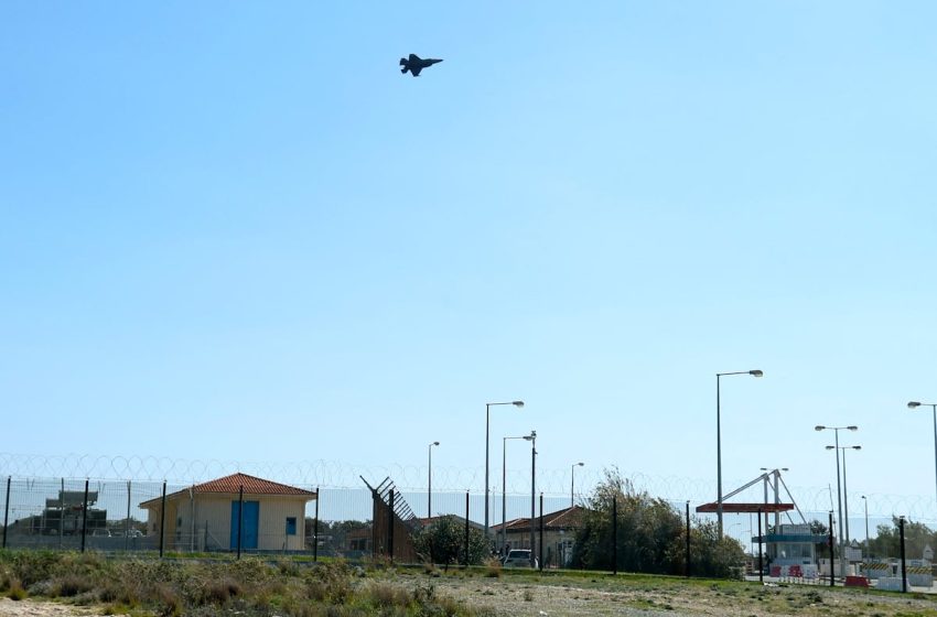  Greece deploys warships, jets to Cyprus after drone strikes on UK air base Akrotiri
