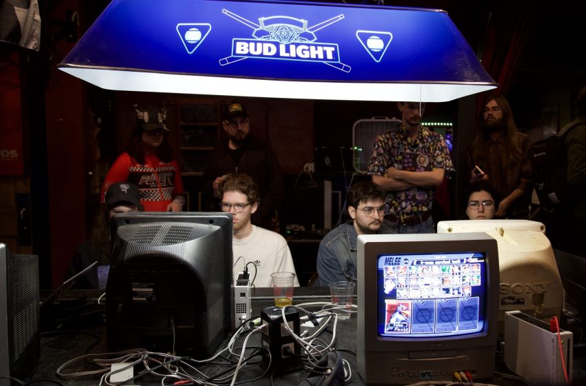  At a Richmond District bar, a 25 year-old Nintendo game lives on