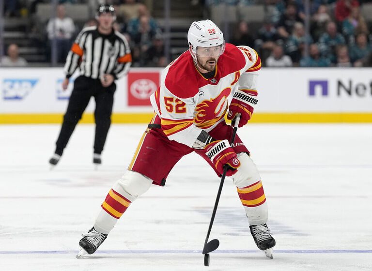  Mammoth acquire Weegar from Flames