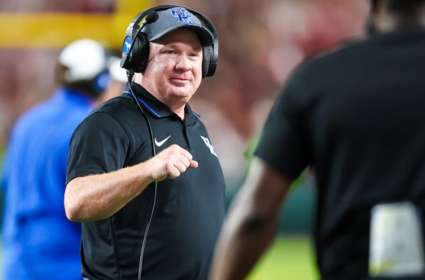  Mark Stoops joining Texas staff as special assistant to the head coach