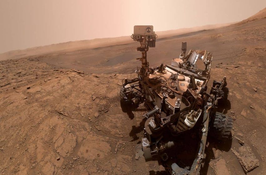  NASA’s Curiosity rover accidentally cracked open a Martian rock and found something unexpected inside