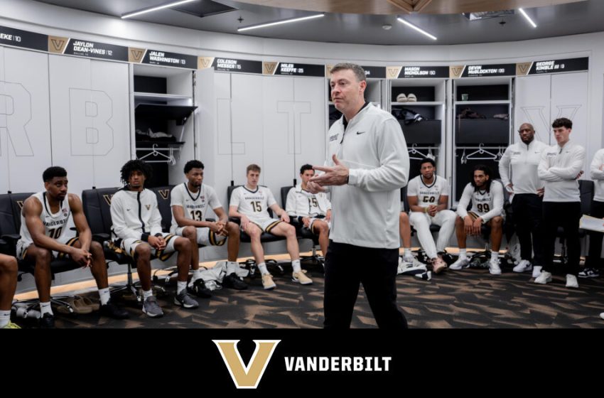  Men’s Basketball | Mark Byington Extension Ensures New Era Is ‘Bilt’ to Last