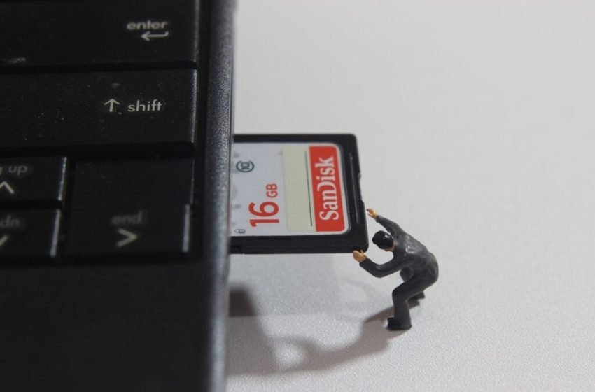  Why Are SanDisk Shares Surging On Monday?