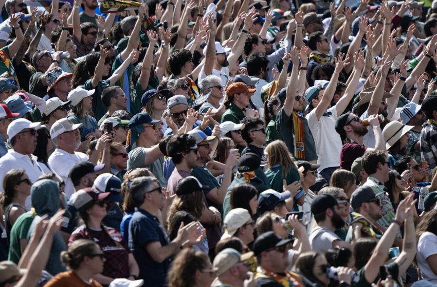  More than 63,000 fans pack Broncos’ stadium for first NWSL game