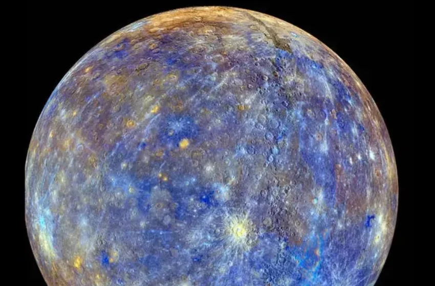  NASA has released unbelievable new space imagery that shows our planets in mind-blowing detail