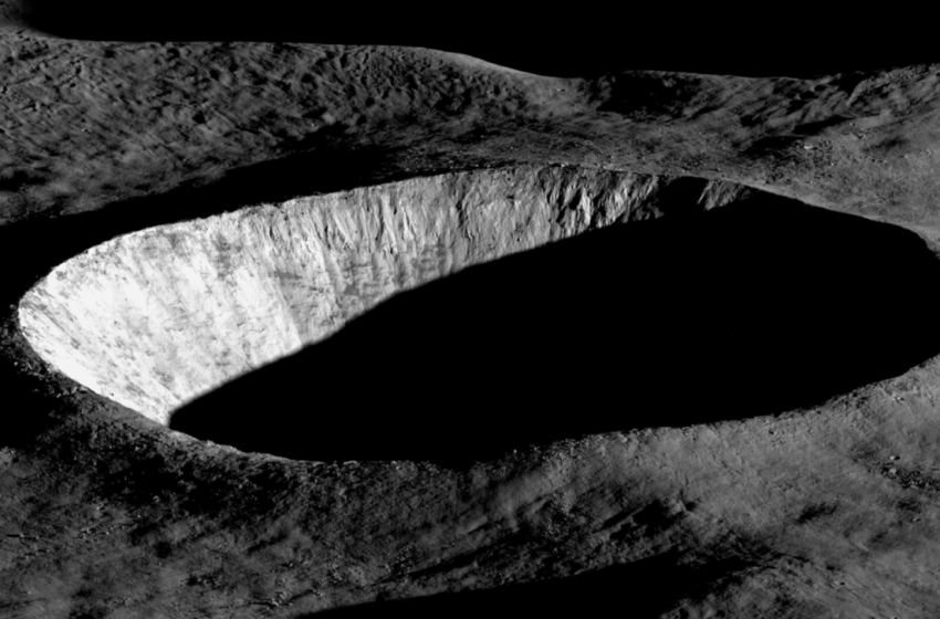  NASA’s LRO Camera Captures Unprecedented Image of the Moon’s Hidden Crater at Dawn
