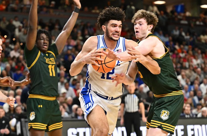  No. 1 Duke overcomes double-digit halftime deficit to avoid massive NCAA tournament upset against No. 16 Siena