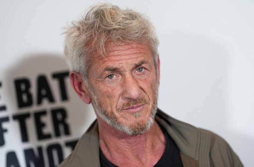  Sean Penn Receives Mock Oscar in Ukraine After Skipping Academy Awards