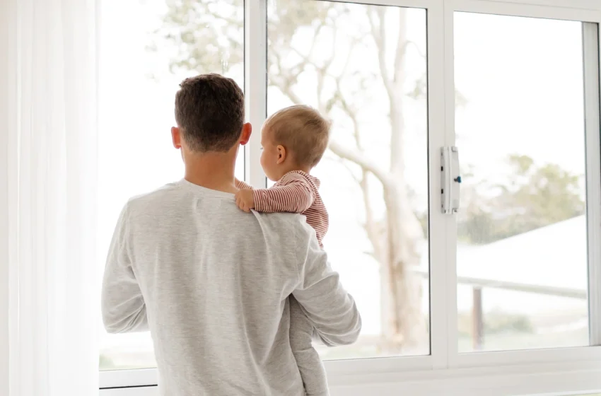  Fathers’ mental health deteriorates long after the birth of their child