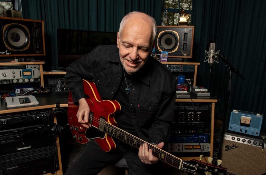  Tom Petty announces Carry the Light album, Buried Treasure single