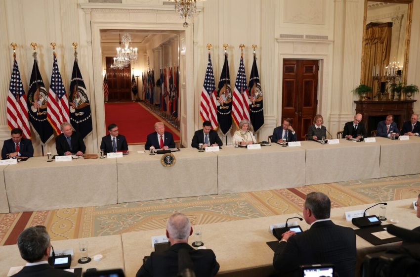  President Trump plans to sign executive order to “save college sports”