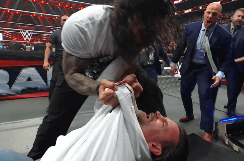  Jey Uso called the play, and Roman Reigns ran it