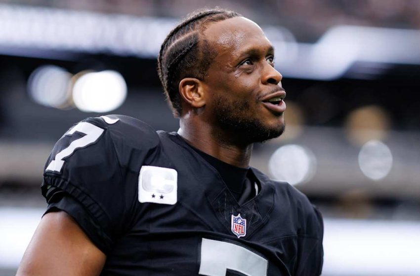  Raiders trading QB Geno Smith to Jets in late-round pick swap