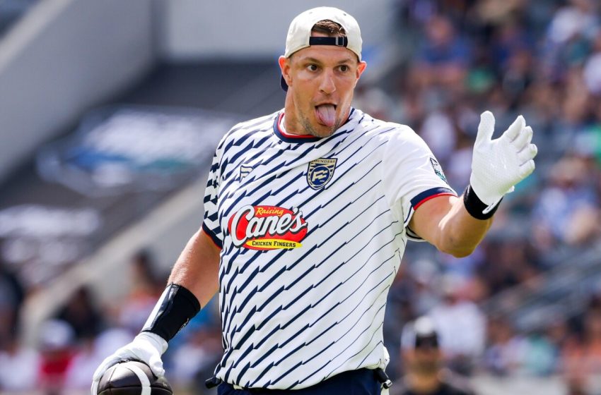  Rob Gronkowski suffers hamstring injury in flag football debut