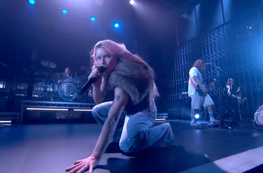  Watch Wet Leg Perform on SNL UK Series Premiere