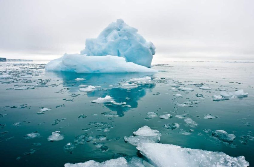  Scientists Discover Skyscraper-Sized Underwater Waves Beneath Greenland That Speed Up Glacier Melt
