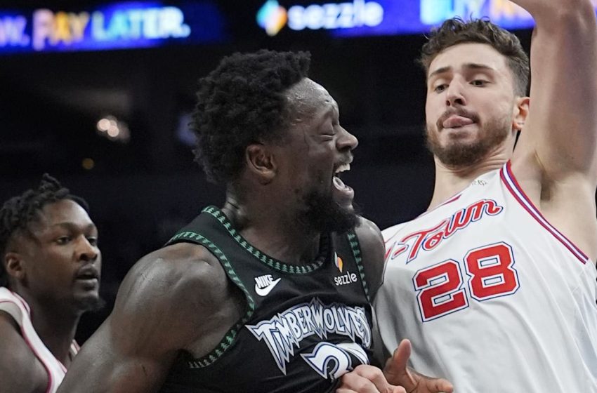  Scott Foster’s Crew Missed 6 Calls In Final 2 Minutes of Wolves-Rockets Thriller