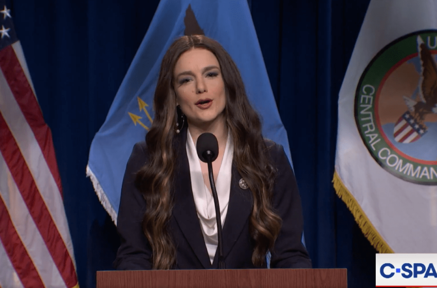  Kristi Noem Turns In Her Gun, Badge, Lips and Lashes After Trump Firing