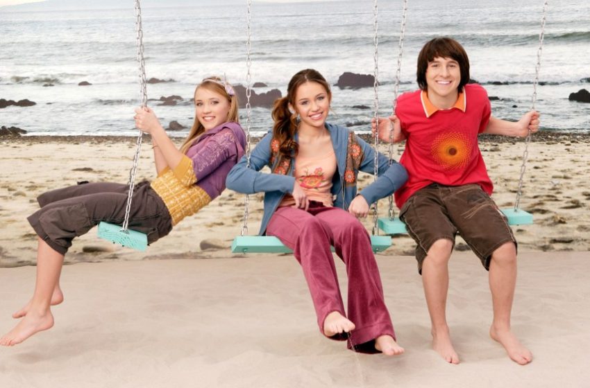  Emily Osment, Mitchel Musso Skip Hannah Montana Anniversary Premiere