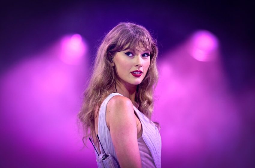  Taylor Swift’s ‘The Life Of A Showgirl’ Helped Drive Music Industry To Record Sales In 2025