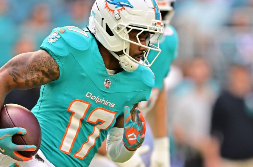  The Denver Broncos are trading for wide receiver Jaylen Waddle