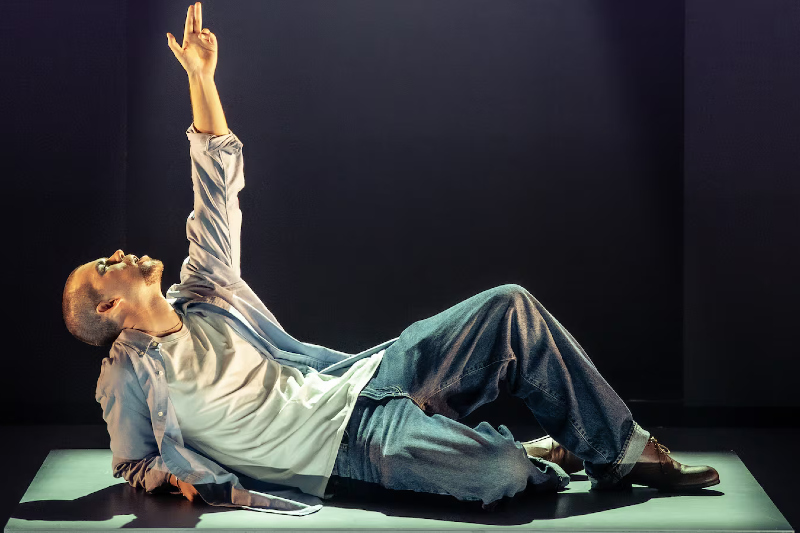 Luke Newton as Alexander McQueen in 'House of McQueen'