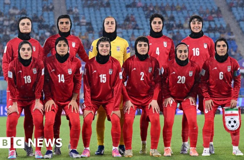  Three more Iran football team members change minds over asylum – BBC