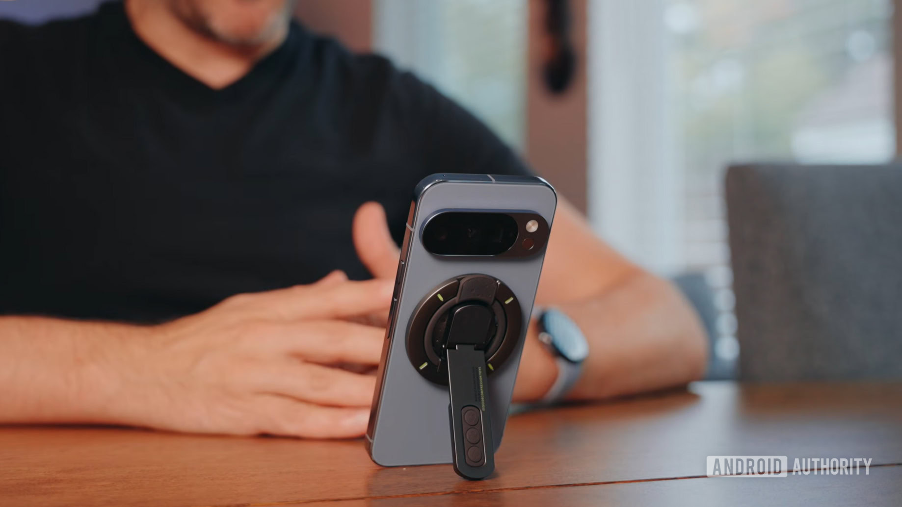 Todi Pixelsnap Kickstand Pixel 10 Pro Todi Pixelsnap Kickstand Pixel 10 Pro