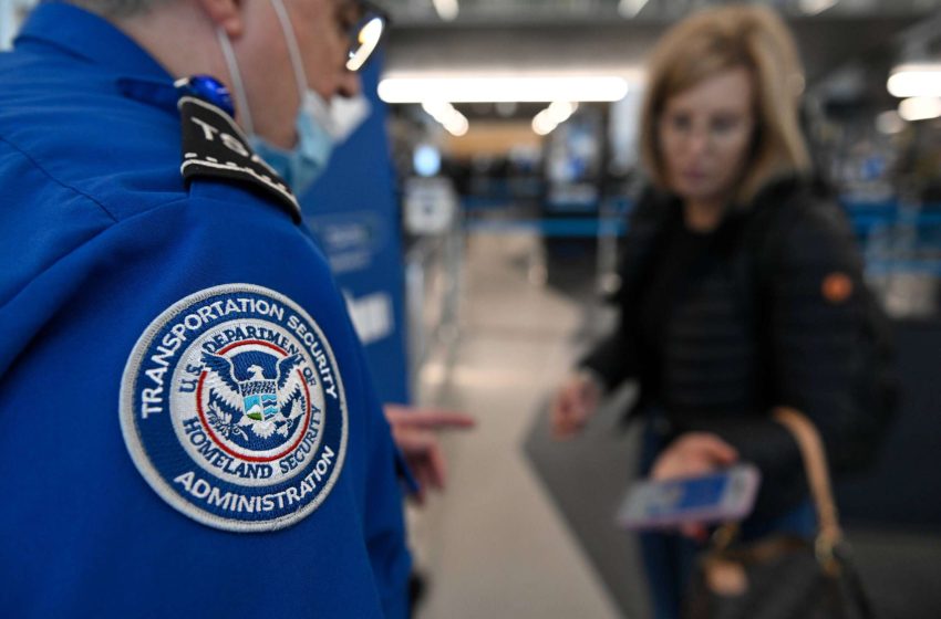  Trump signs order to pay TSA employees amid shutdown standoff