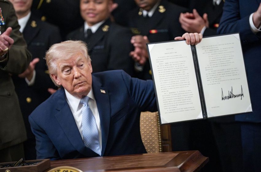  Trump signs order to ban other college games in Army-Navy time slot