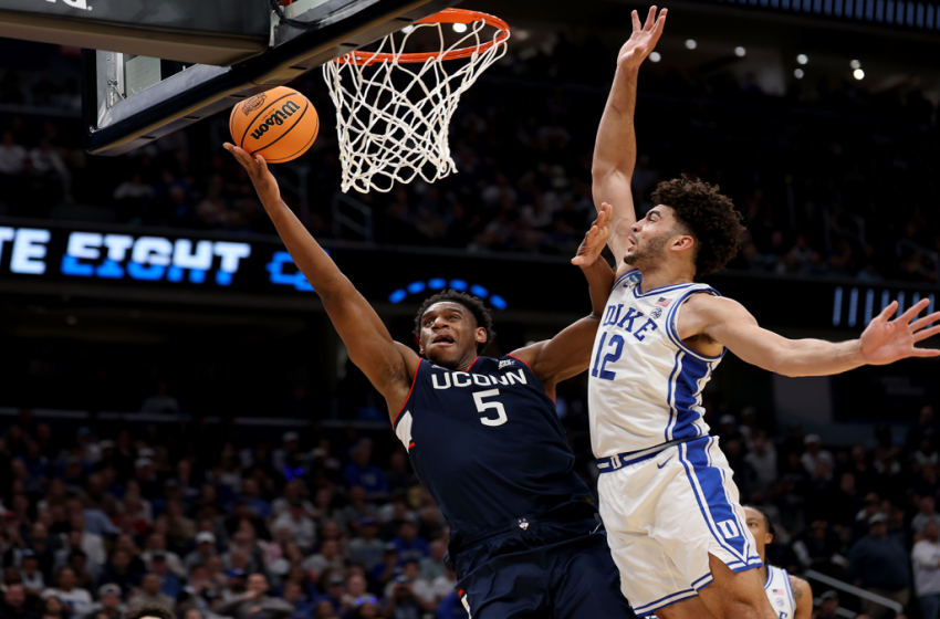  UConn advances to Final Four: Huskies stun Duke in Elite 8 on last-second 3-pointer