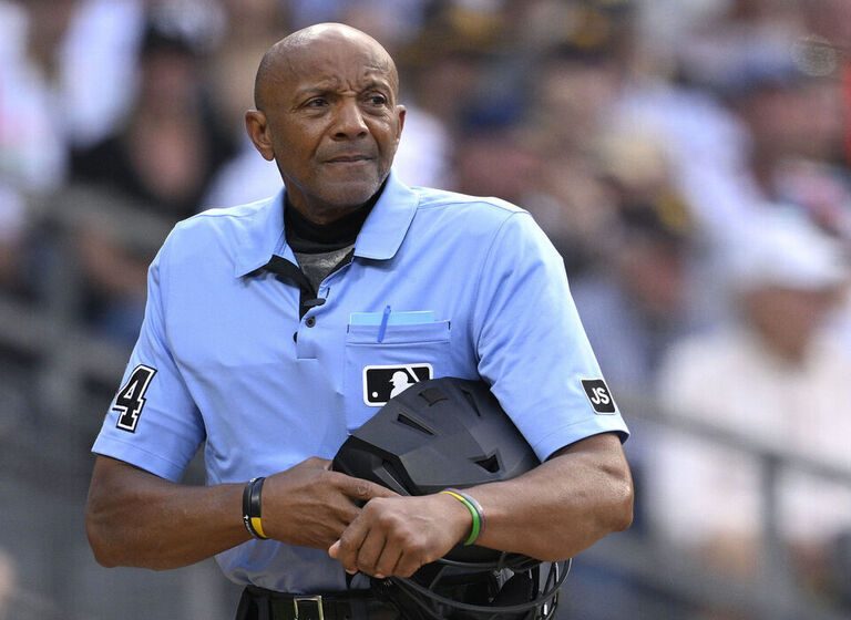  Umpire Bucknor gets 6 calls overturned by ABS in Red Sox-Reds