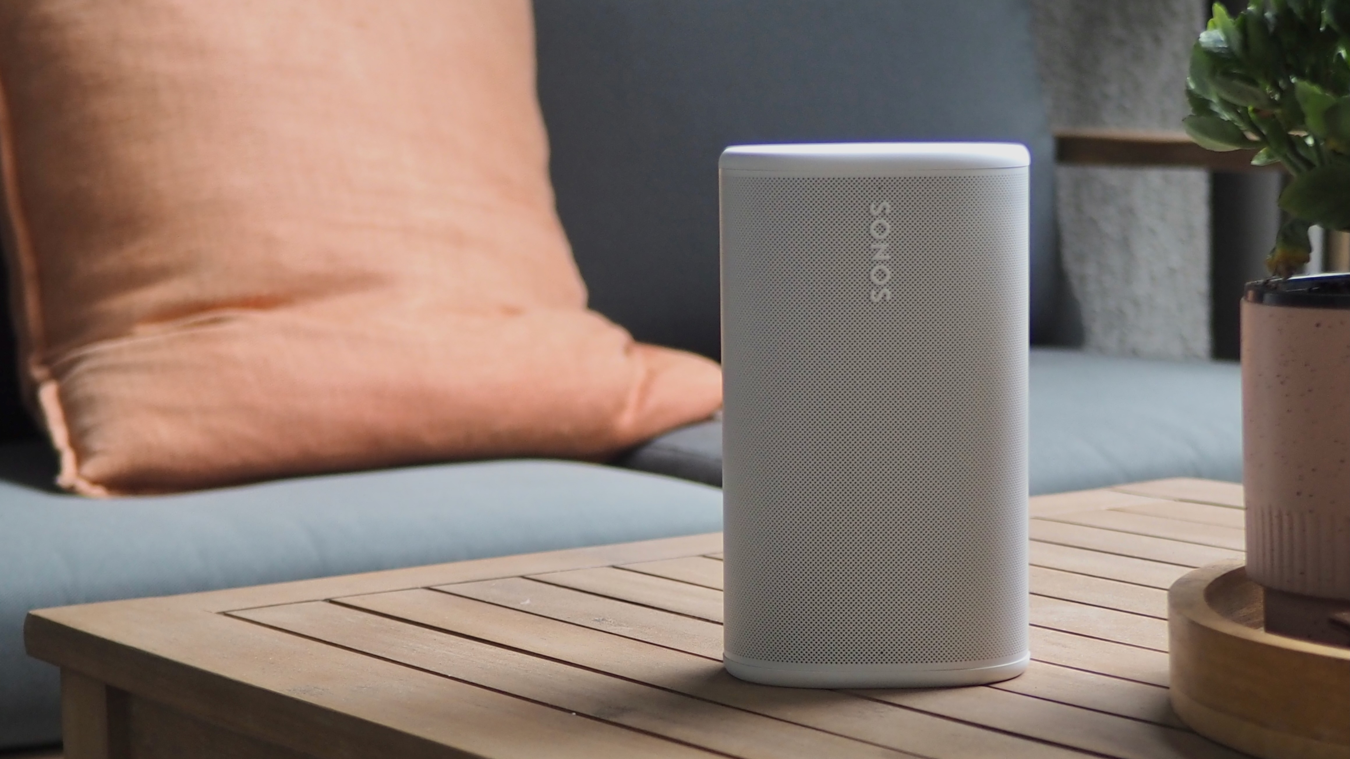 Sonos Play speaker on an outdoor table