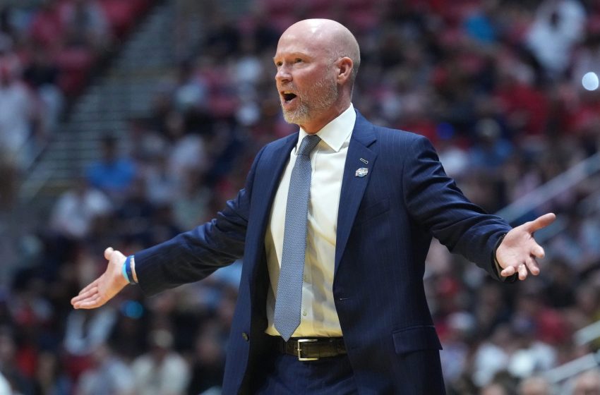  Villanova Head Coach Says He’s Firing His Whole Staff At Halftime