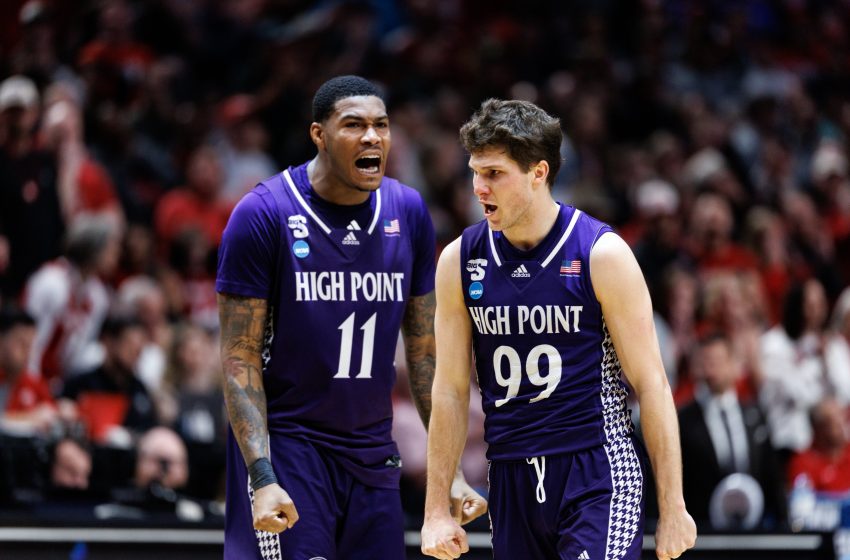  We’re tracking all games, perfect brackets in the 2026 NCAA tournament