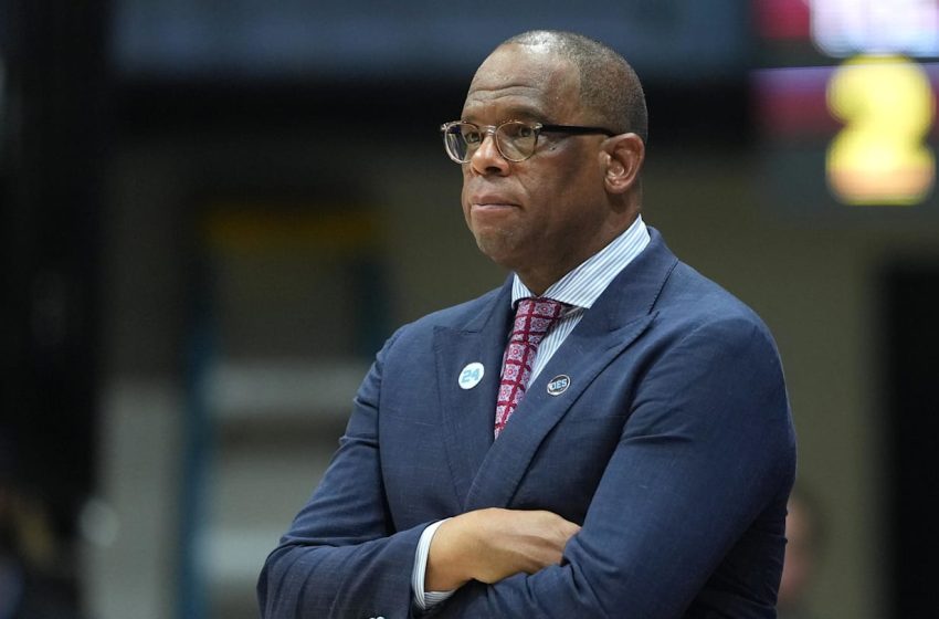  With Hubert Davis Out, North Carolina Must Finally Move Beyond the Dean Smith Tree