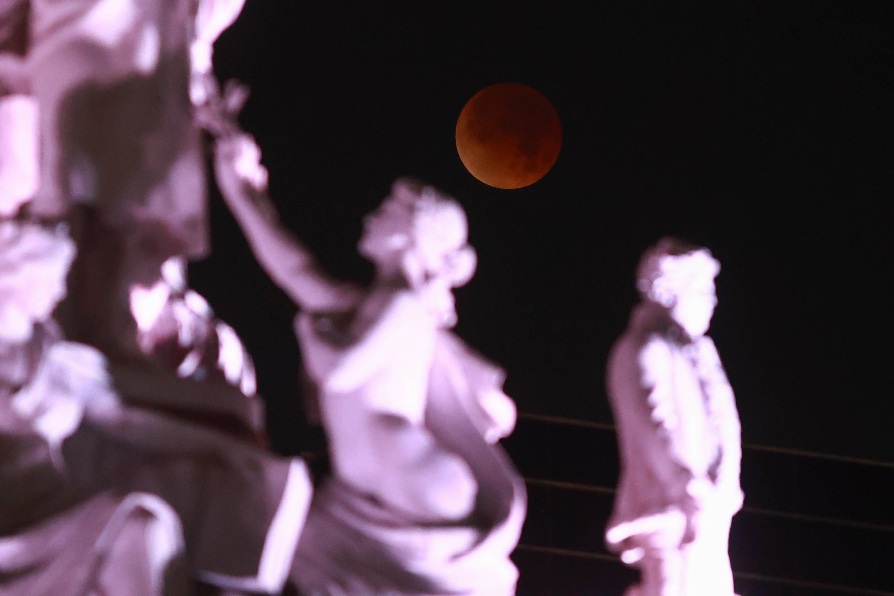 The eclipse over Mexico City