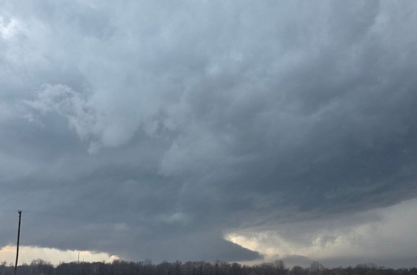  Three dead, 12 injured after tornado in Union City