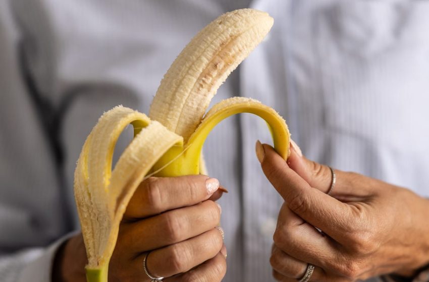  Is It Healthy To Eat A Banana Every Day? Here’s What Experts Say