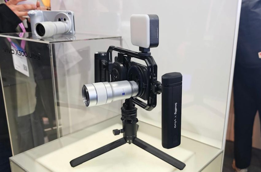  Vivo’s X300 Ultra goes global and gets a huge 400mm Zeiss telephoto lens