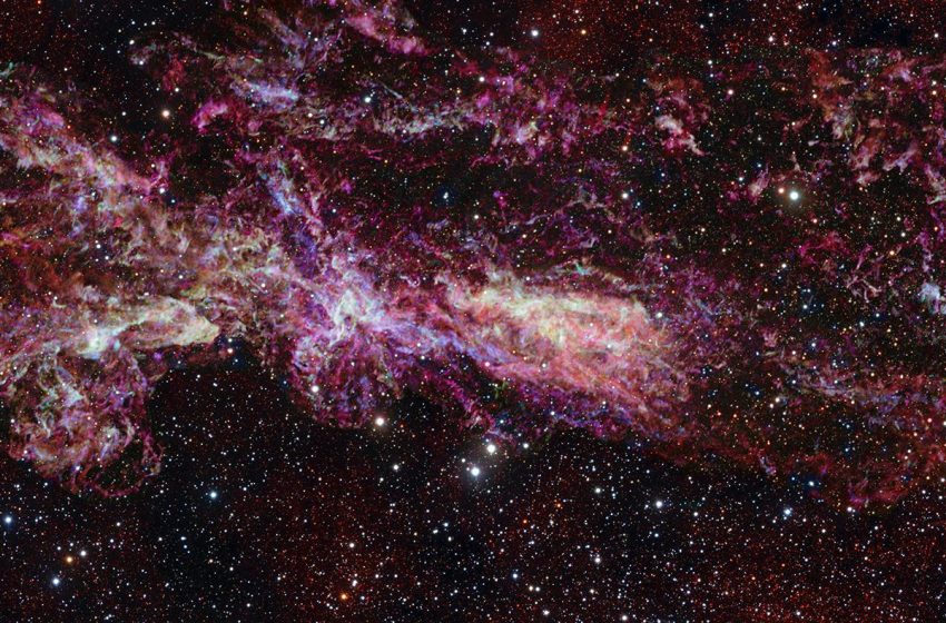  New image shows centre of our Galaxy in incredible detail. We’ve never seen an image like this before